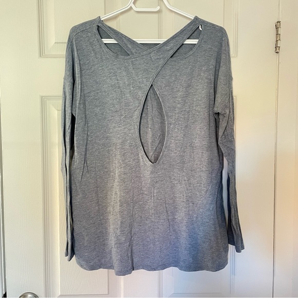 ❌DONATED❌ Keyhole long sleeves - Picture 2 of 2